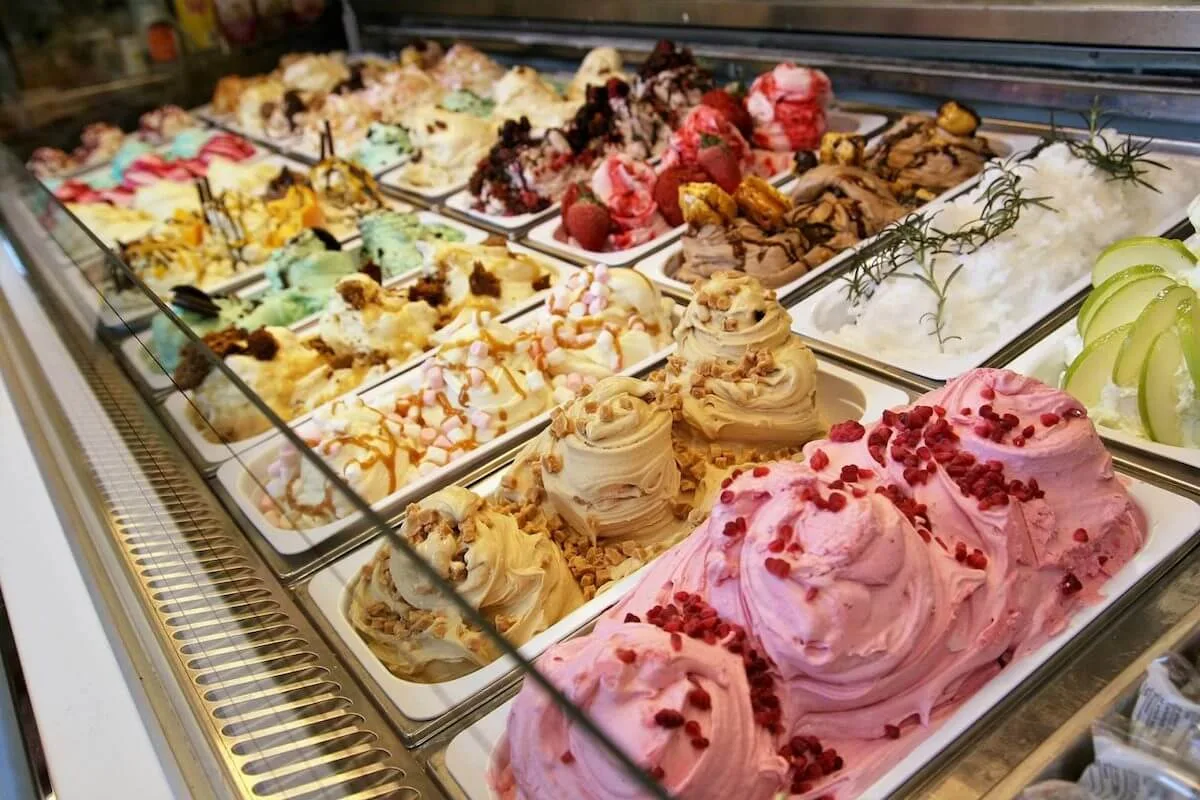 Ice Cream Display By Mesin Gelato Showcase